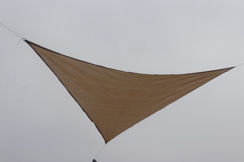 Stogelis nuo saulės 4.8x4.8x4.8 m trikampis, smėlio